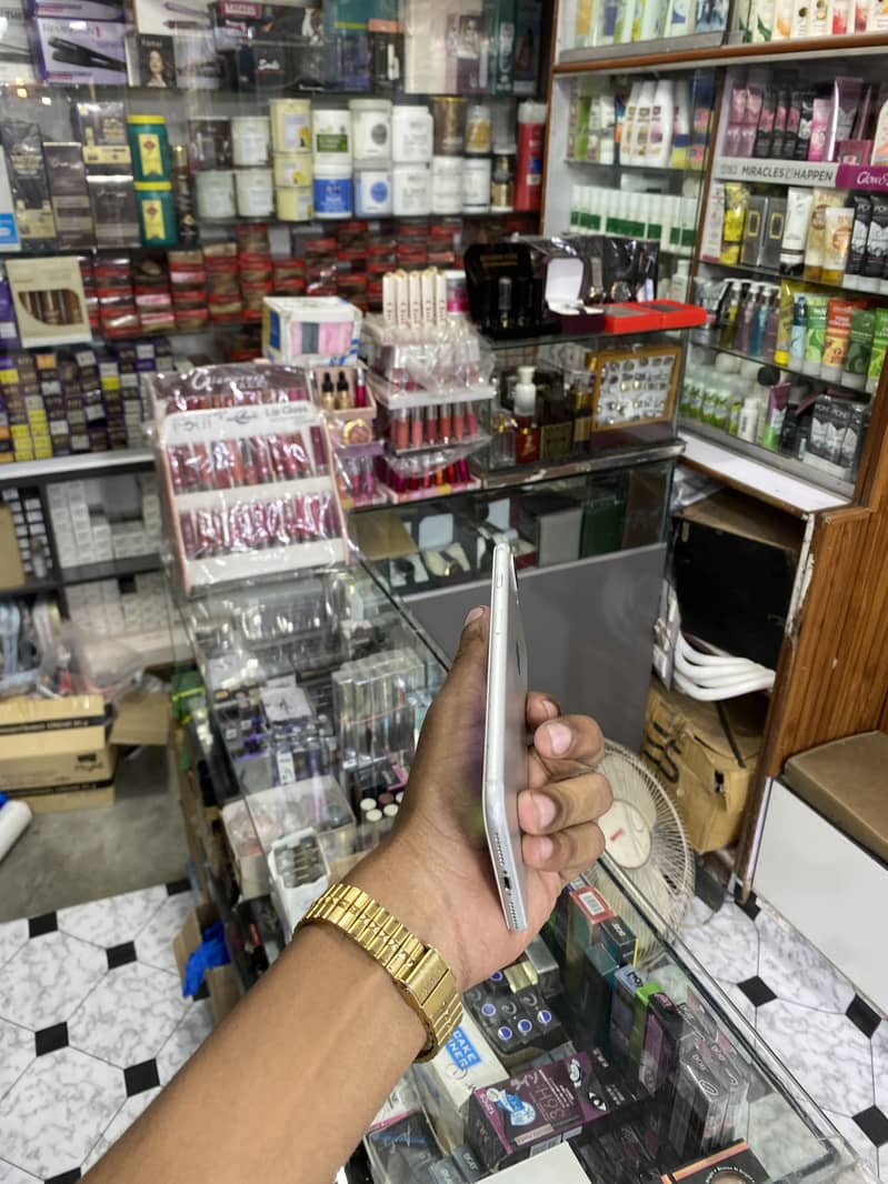 Apple iPhone 7 Plus 5