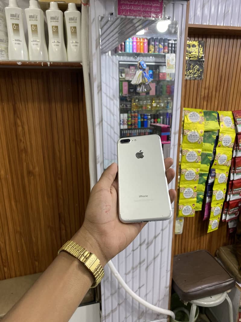 Apple iPhone 7 Plus 6