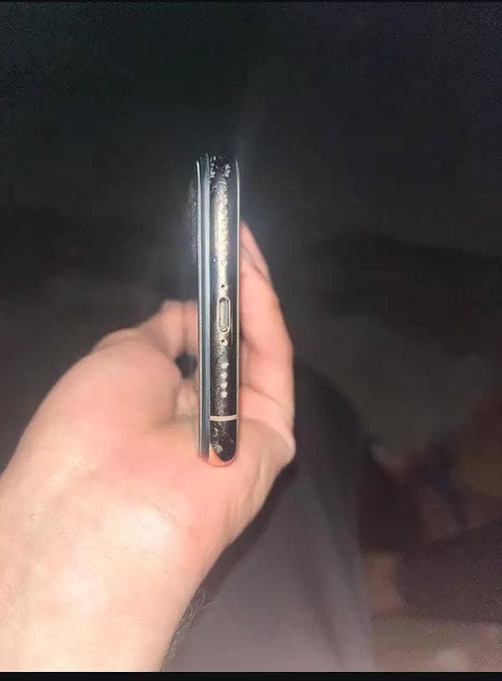 Apple iPhone 11 Pro Max 2