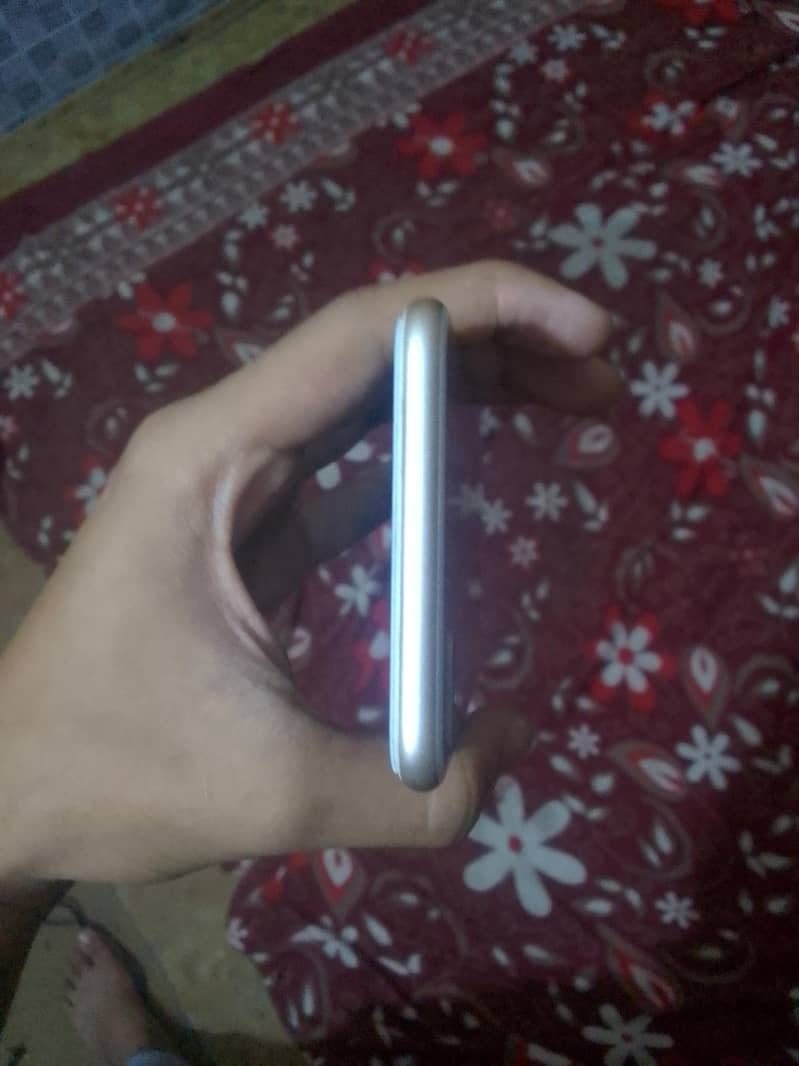 Apple iPhone 7 Plus 2