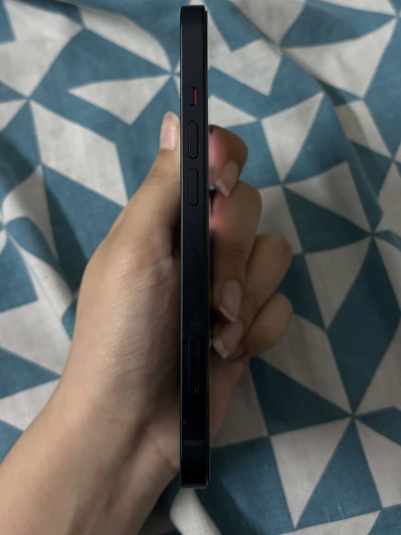 Apple iPhone 13 2