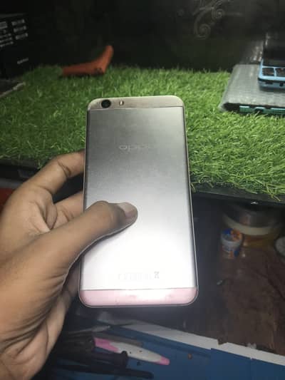 OPPO F1s
