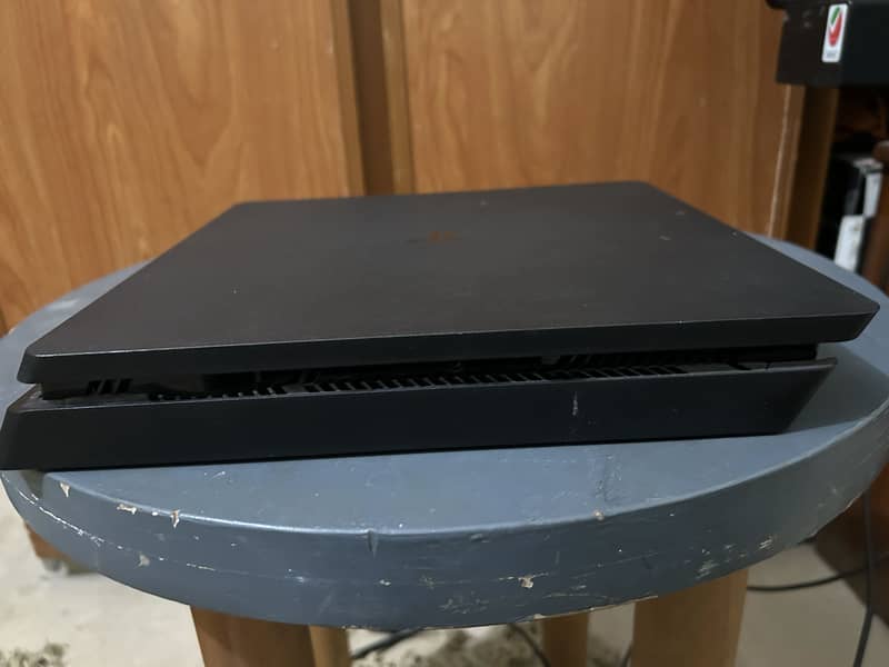 PS4 slim 5