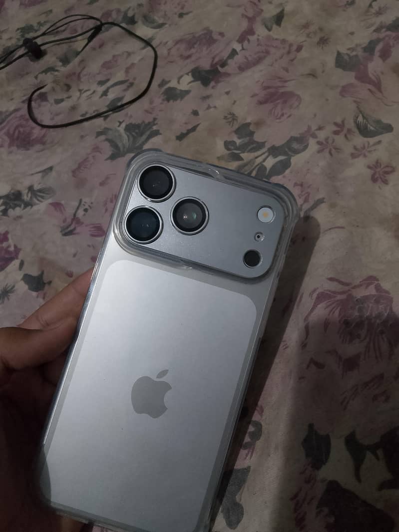Apple iPhone 15 Pro Max 2