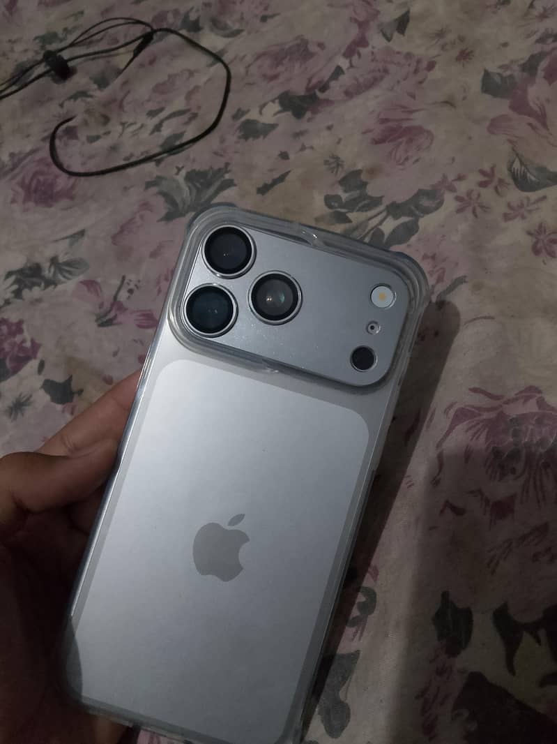 Apple iPhone 15 Pro Max 3
