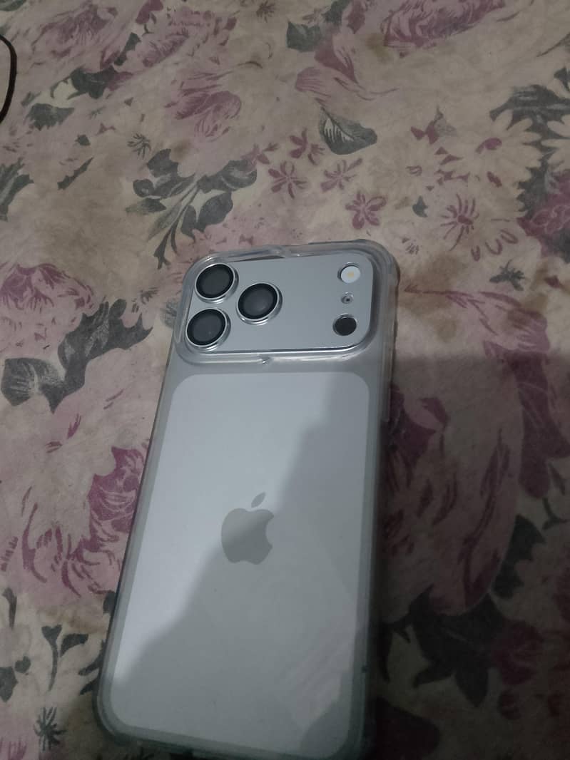 Apple iPhone 15 Pro Max 4