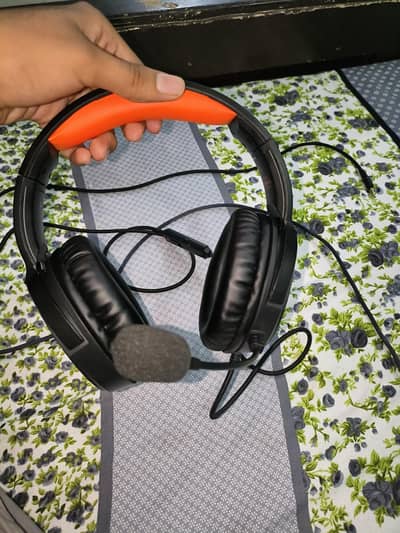 Binnune headphones with mic & with aesthetic minimal design