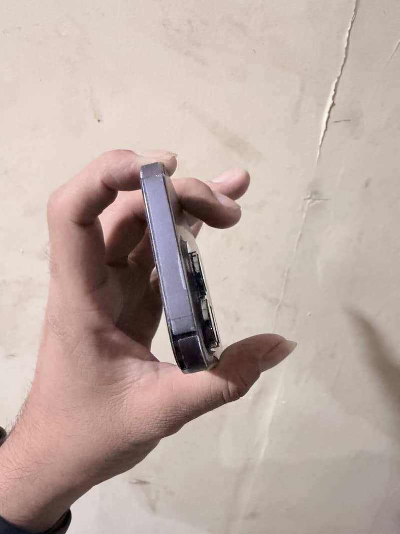 Apple iPhone 14 Pro 2