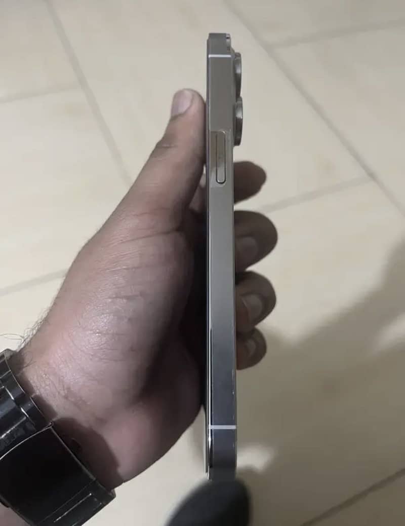 Apple iPhone 13 Pro 2