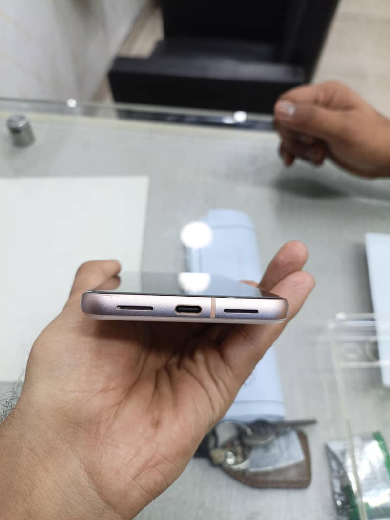 Google Pixel 8 3