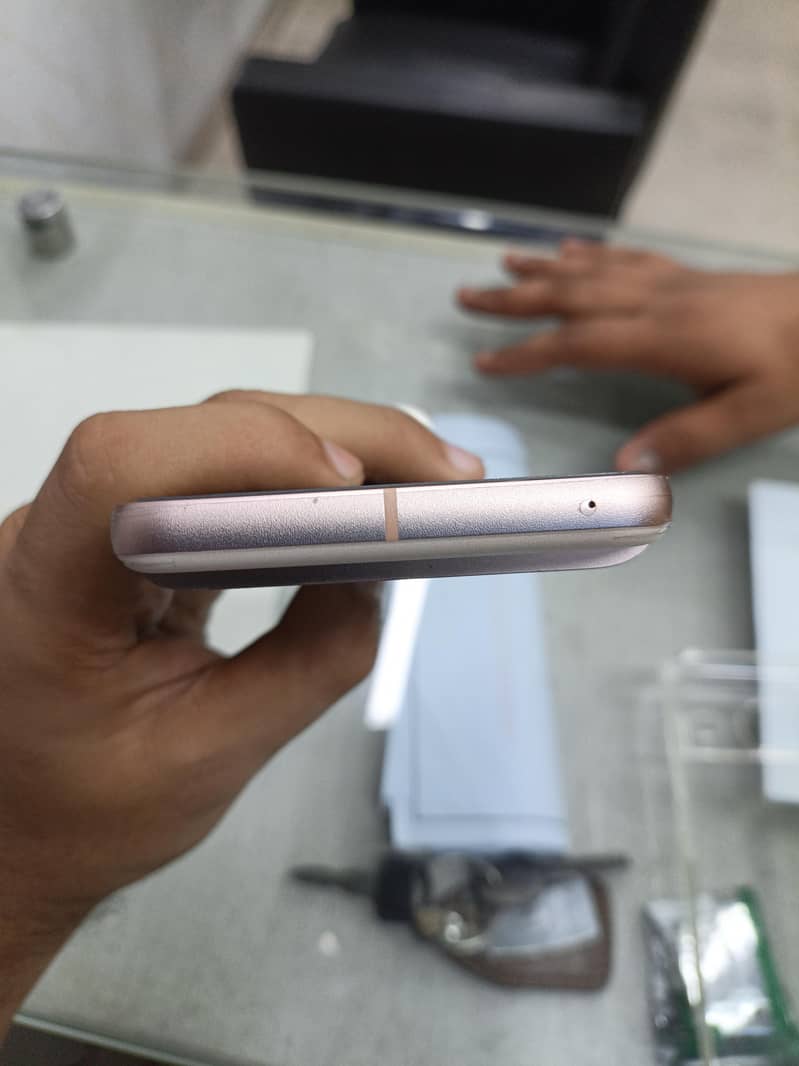 Google Pixel 8 4