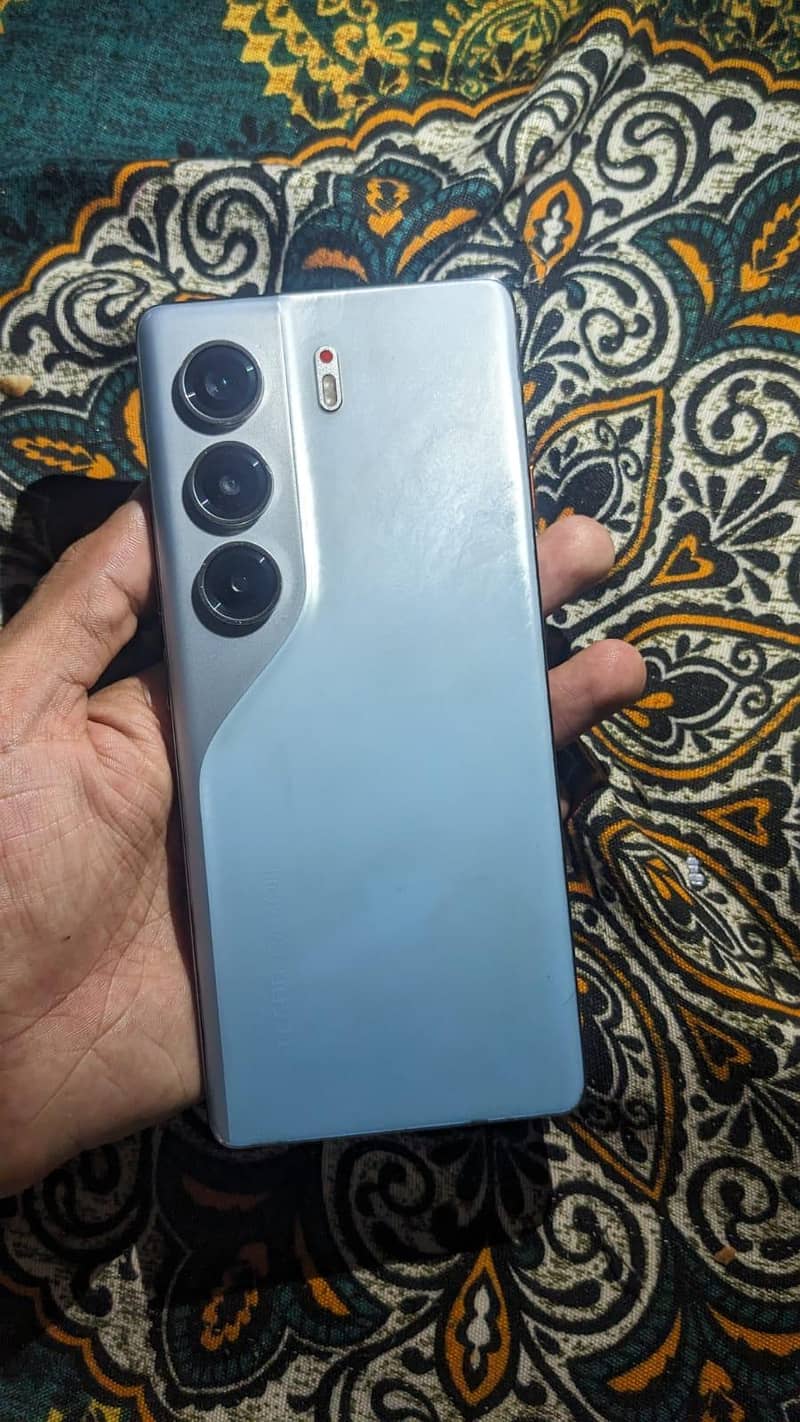 Tecno CAMON 40 Pro 6