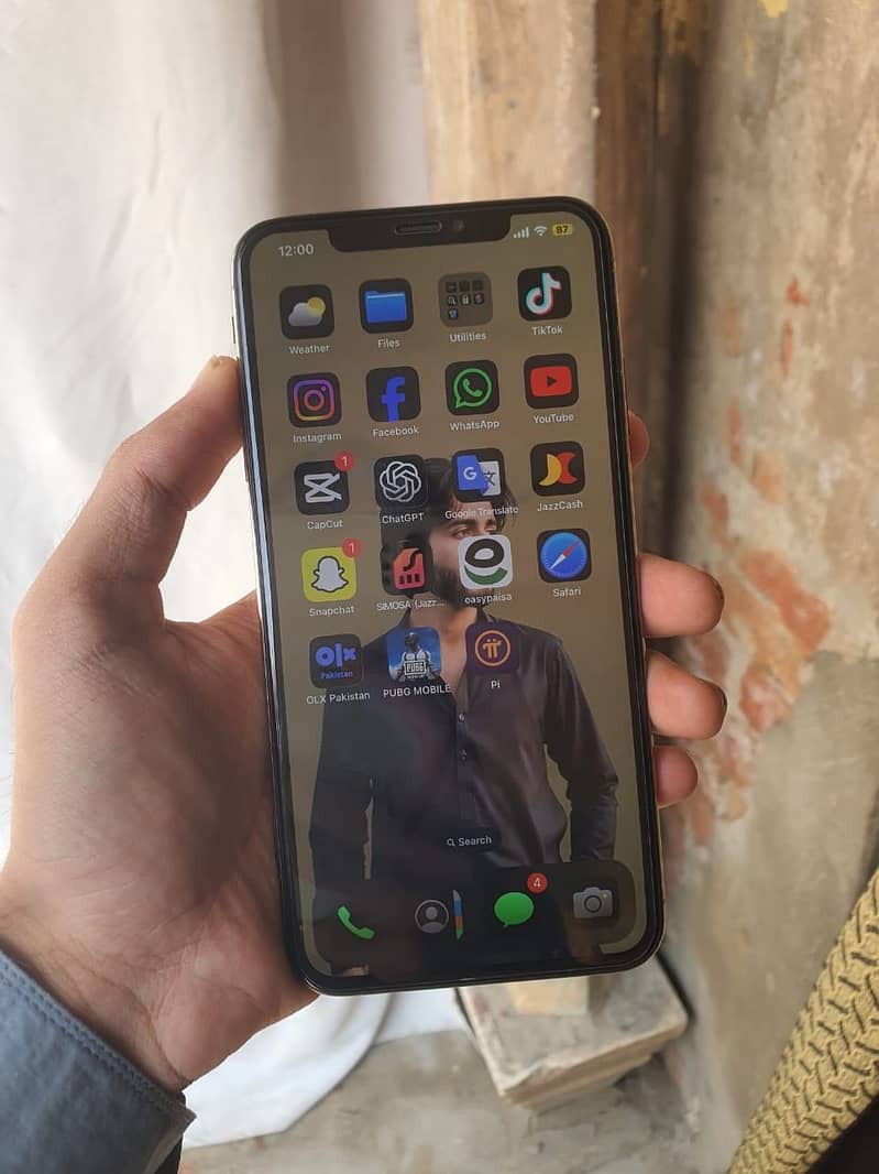 Apple iPhone XS Max 4