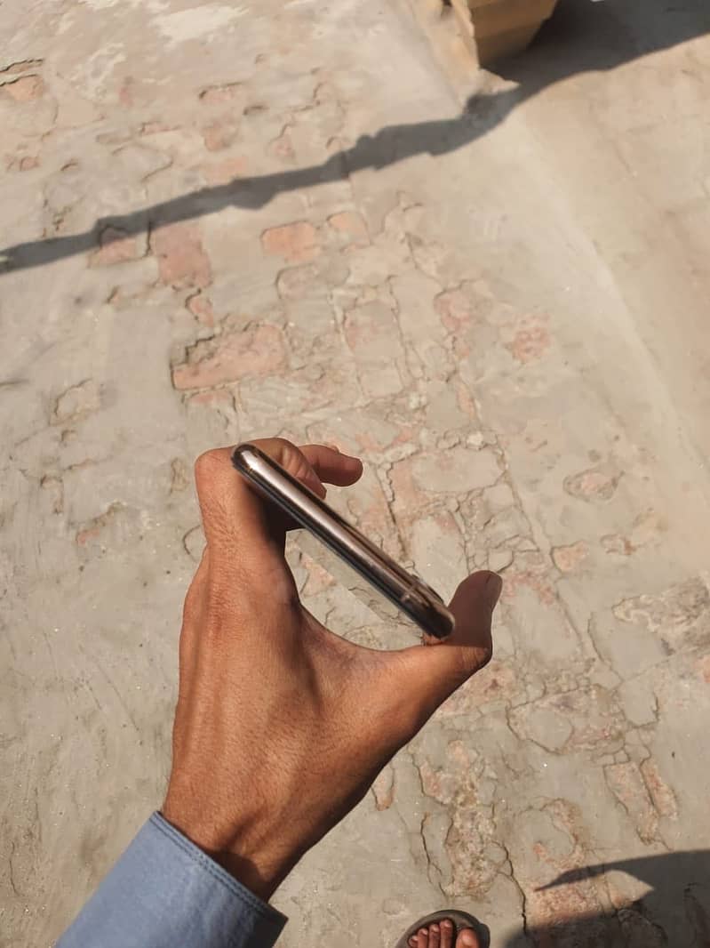 Apple iPhone XS Max 6