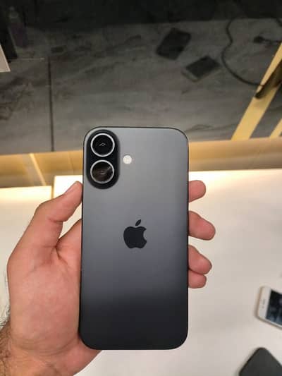 Apple iPhone 16