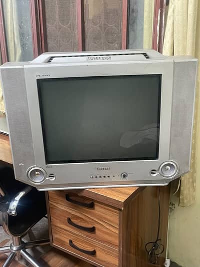 21" TV SAMSUNG -PLANO MODEL MADE IN JAPAN
