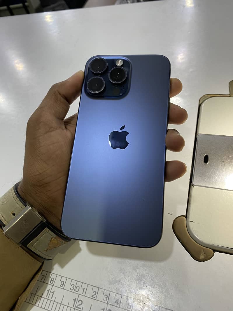 Apple iPhone 15 Pro Max 0