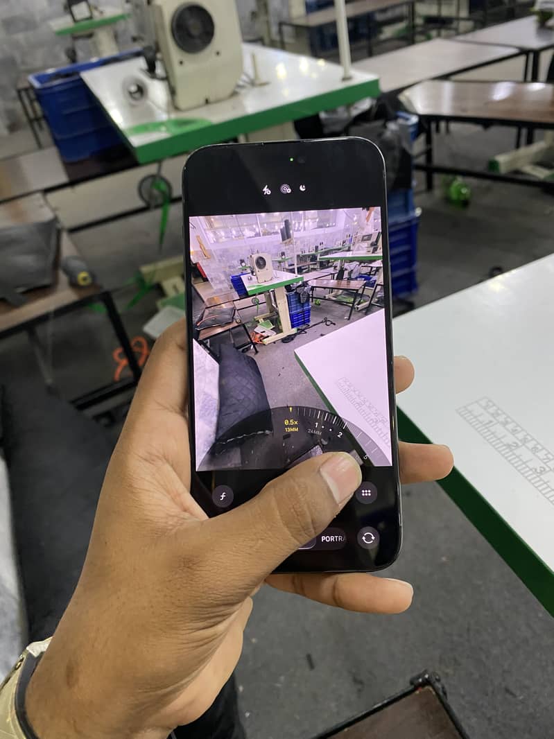 Apple iPhone 15 Pro Max 2