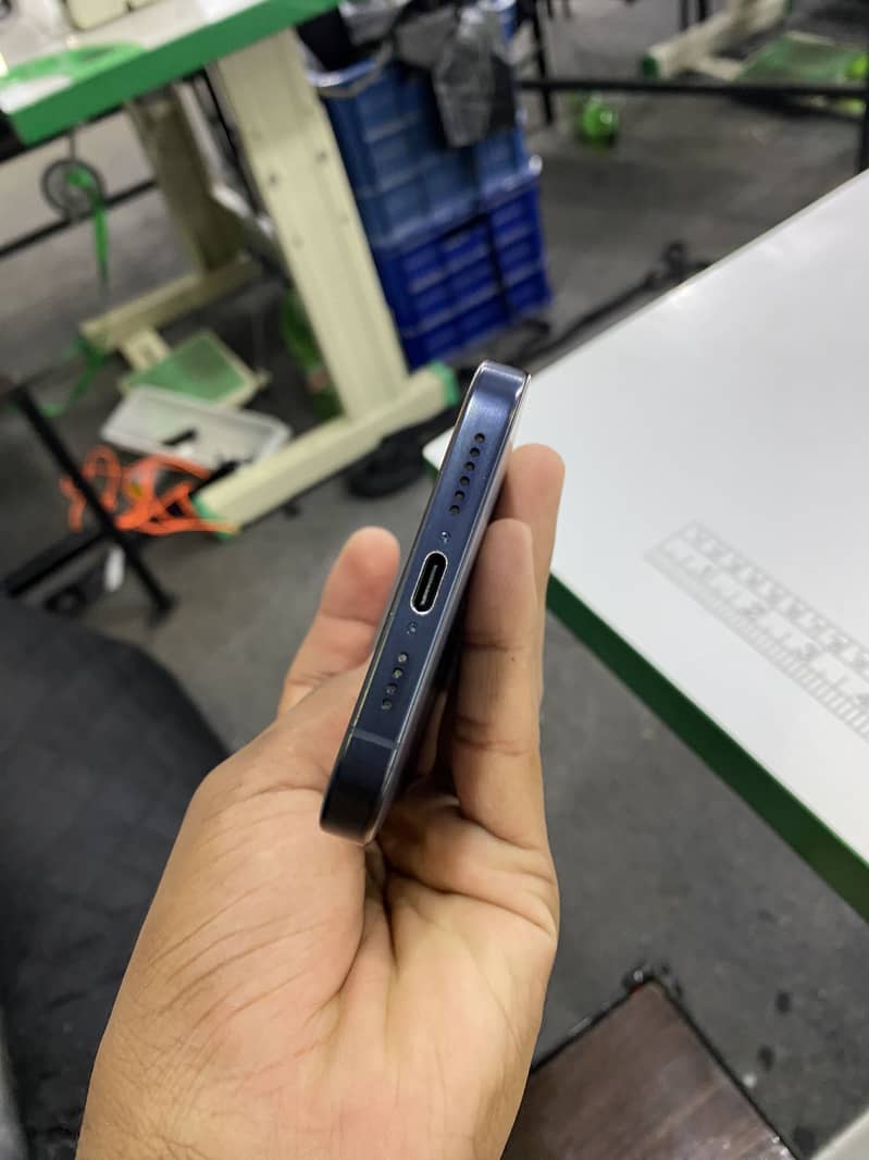 Apple iPhone 15 Pro Max 5
