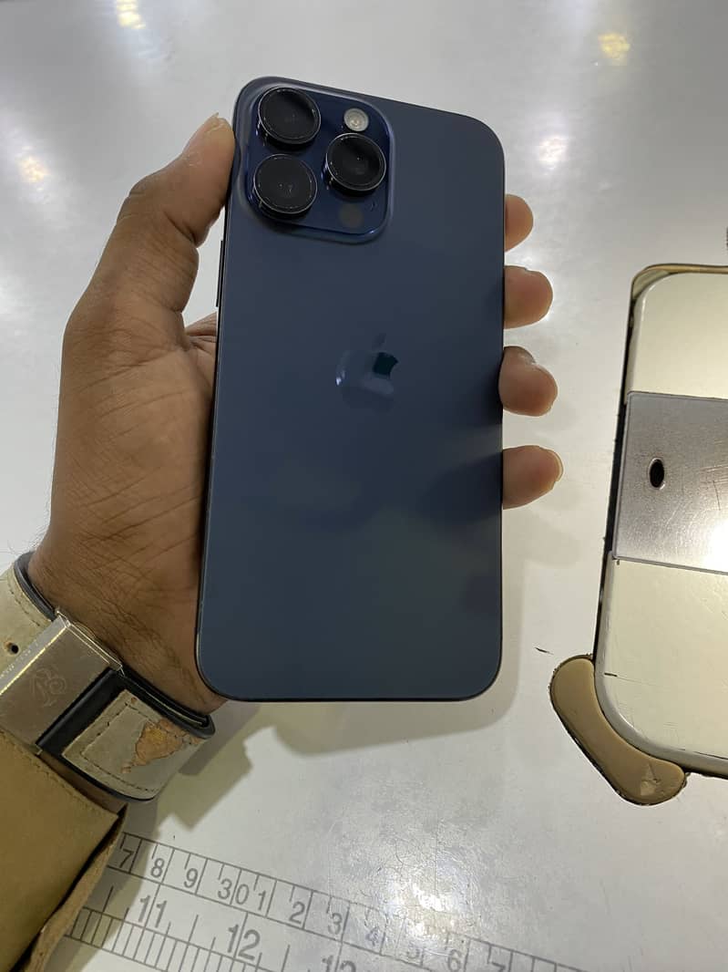 Apple iPhone 15 Pro Max 6