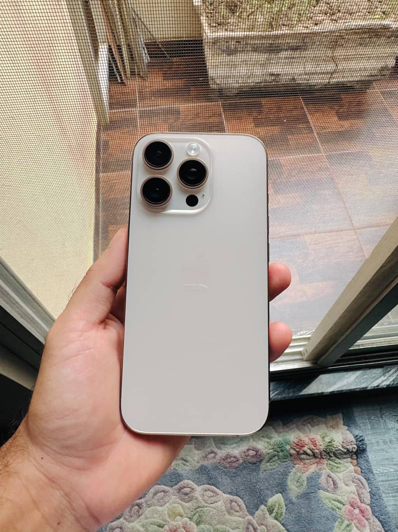 Apple iPhone 16 Pro 0