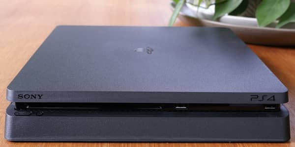 PS4 Slim Excellent Condition + 2 Controllers + 2 Games