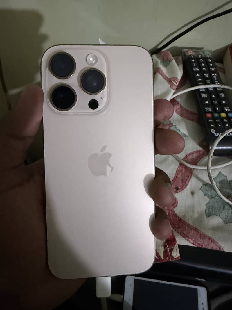 Apple iPhone 16 Pro 0