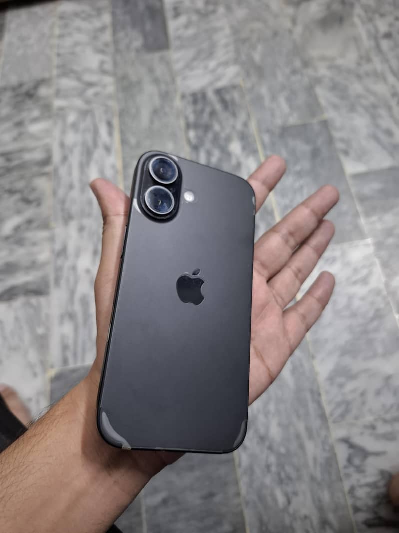 Apple iPhone 16 0