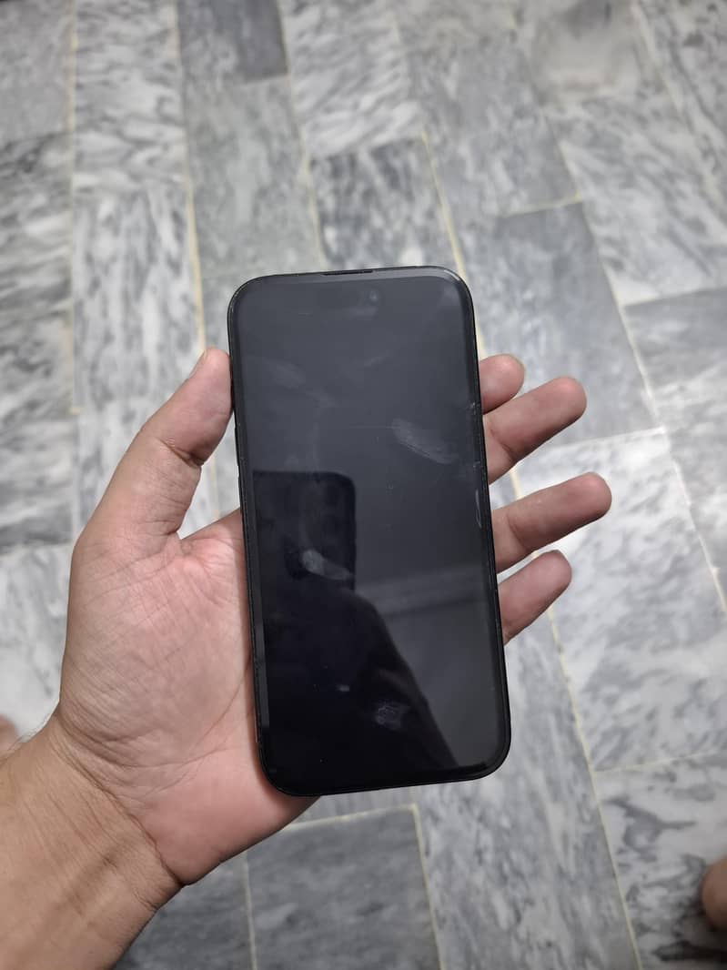 Apple iPhone 16 3