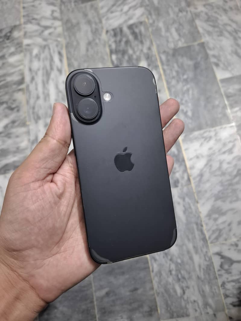 Apple iPhone 16 4