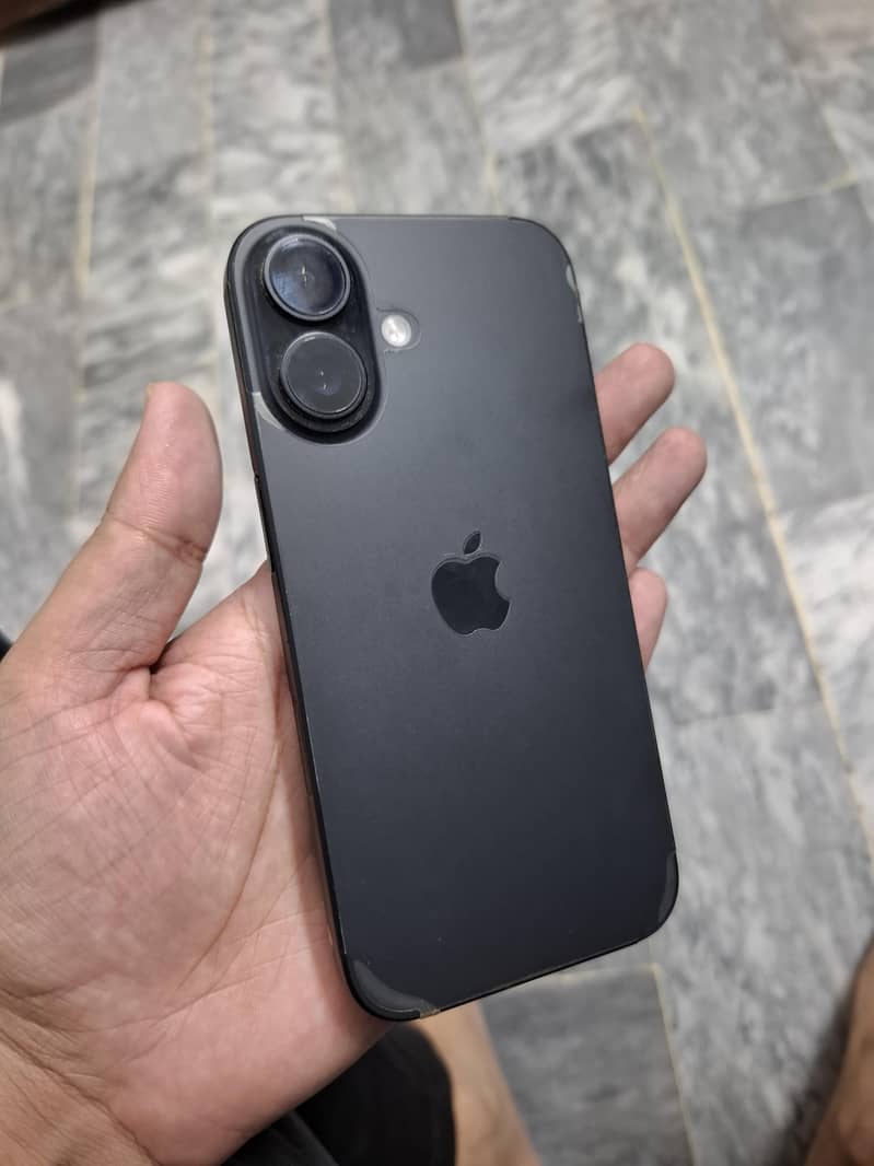 Apple iPhone 16 5