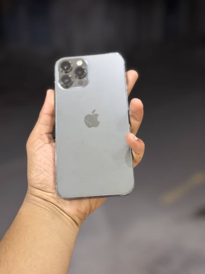 Apple iPhone 12 Pro Max 4