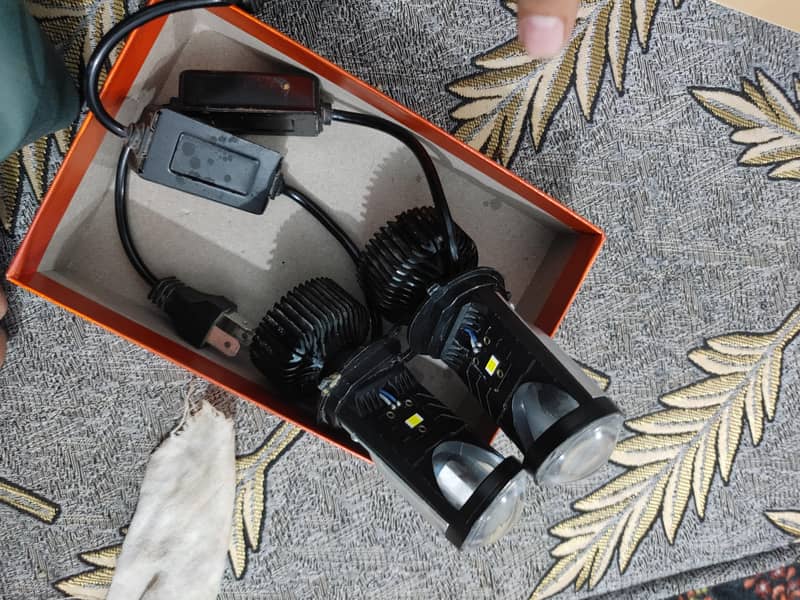 H4 mini projector 2
