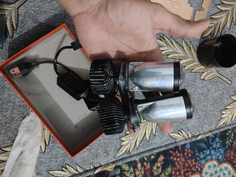 H4 mini projector 3