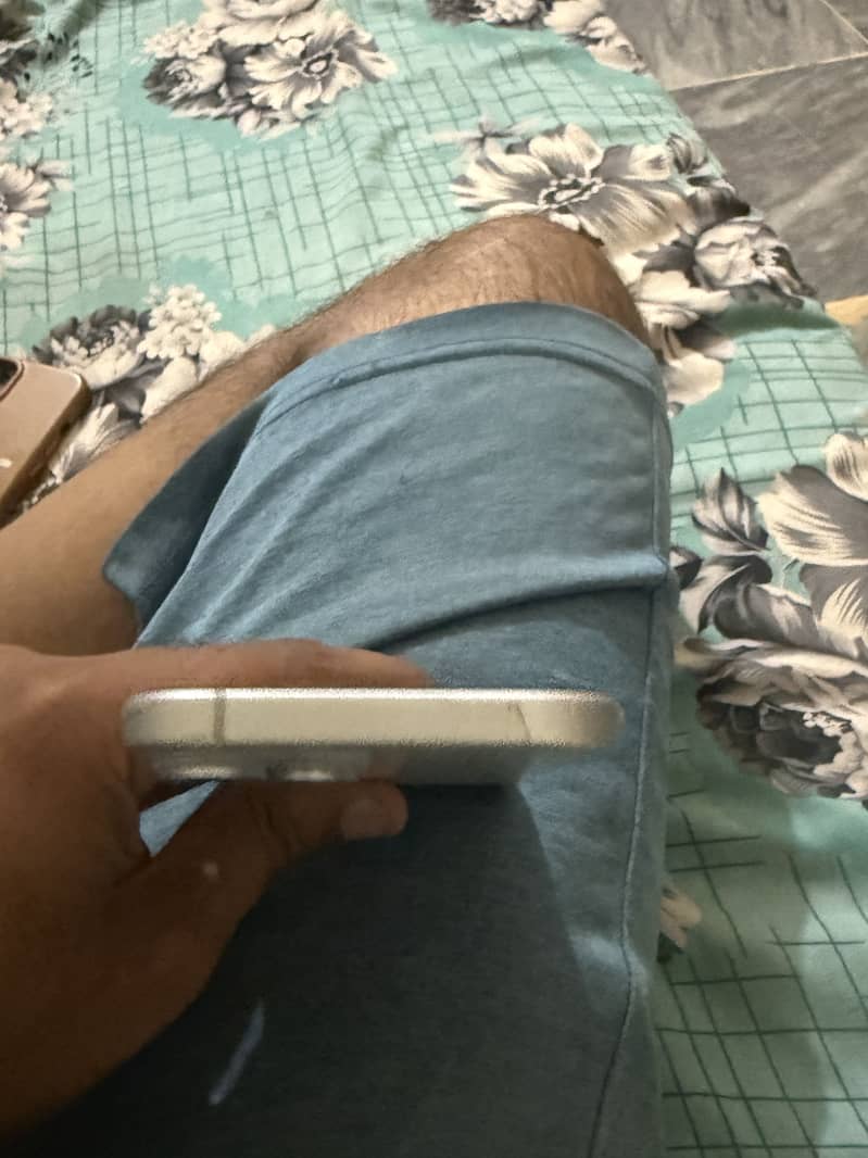 Apple iPhone 15 2