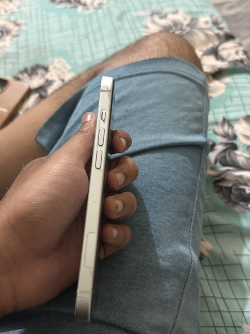 Apple iPhone 15 5