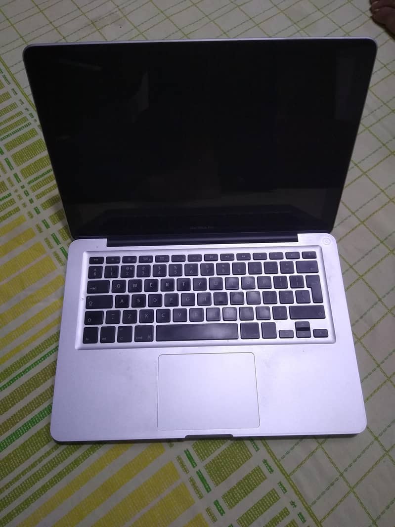 MacBook Pro X 8