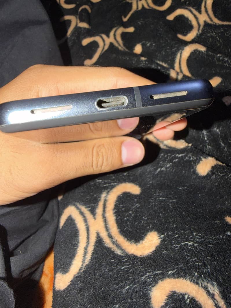 Google Pixel 8 4