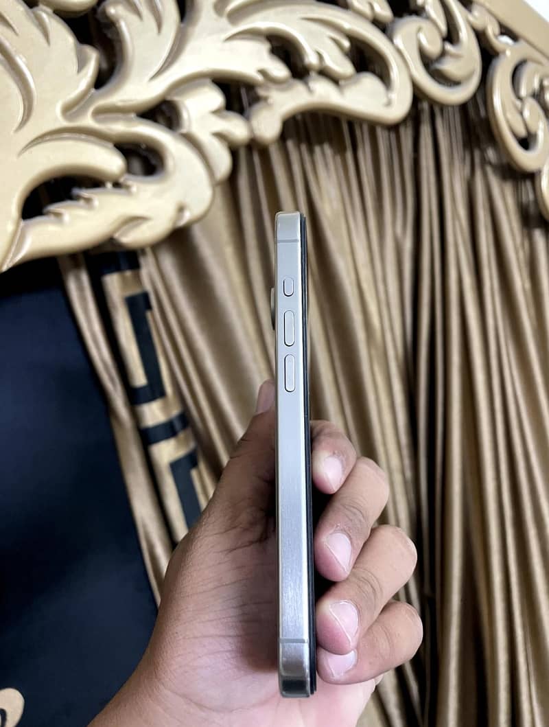 Apple iPhone 15 Pro 2