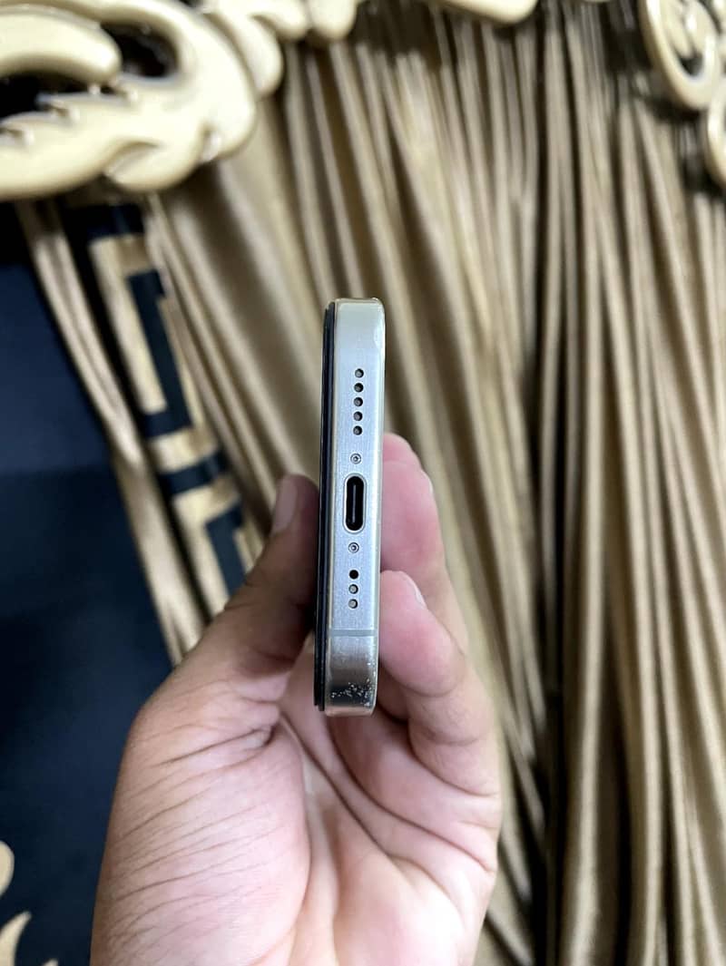 Apple iPhone 15 Pro 6