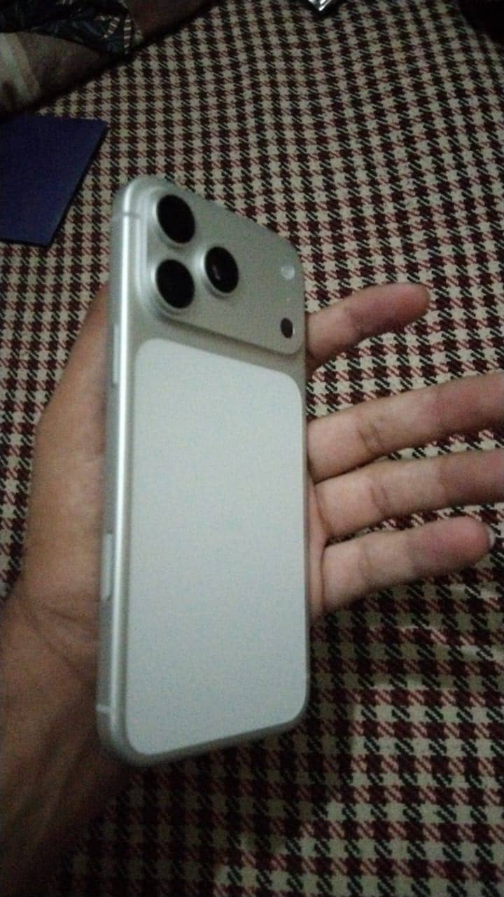 Iphone 17 pro max 1