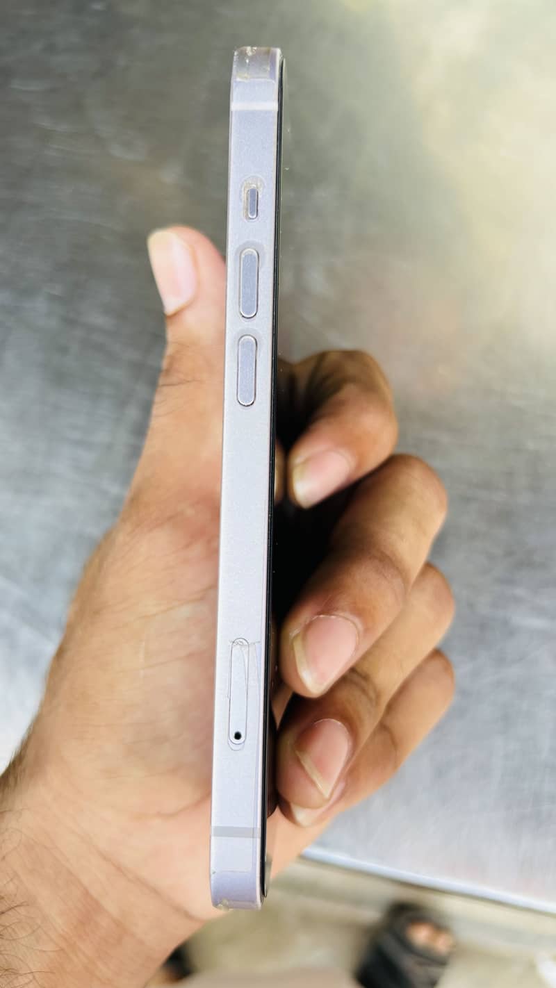 Apple iPhone 14 4