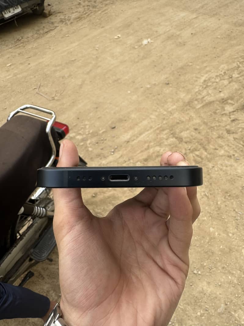 Apple iPhone 13 1