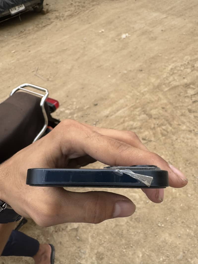 Apple iPhone 13 4