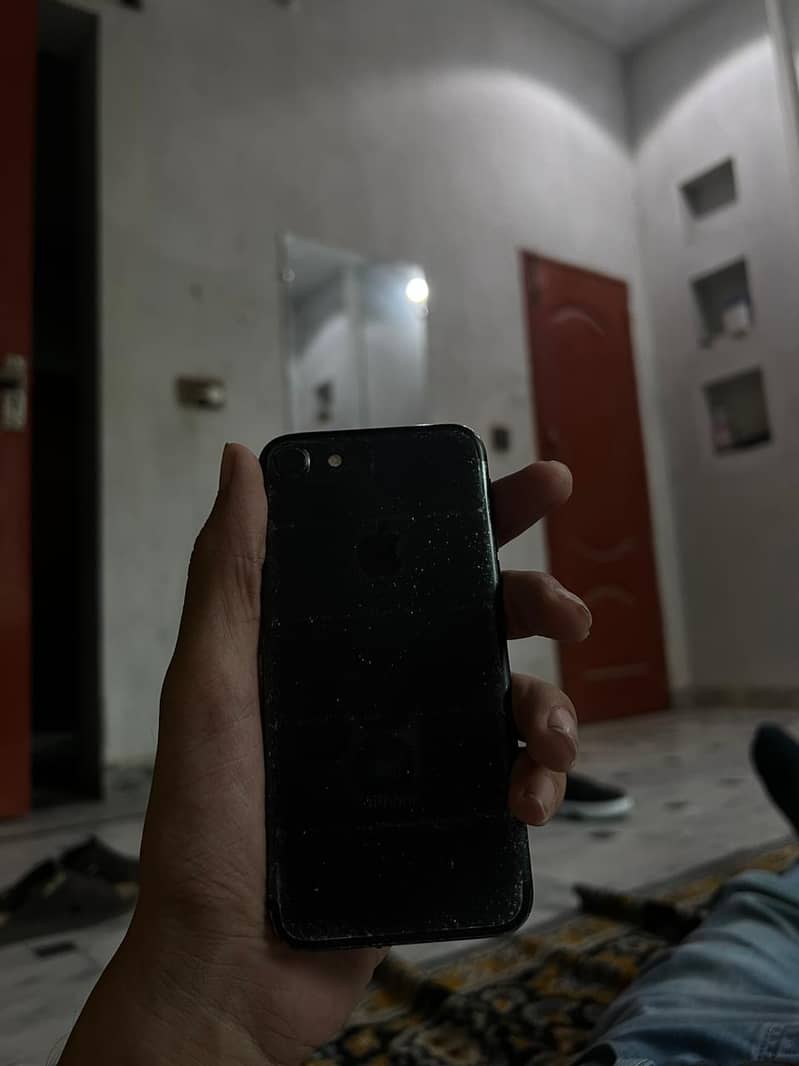 Apple iPhone 7 2