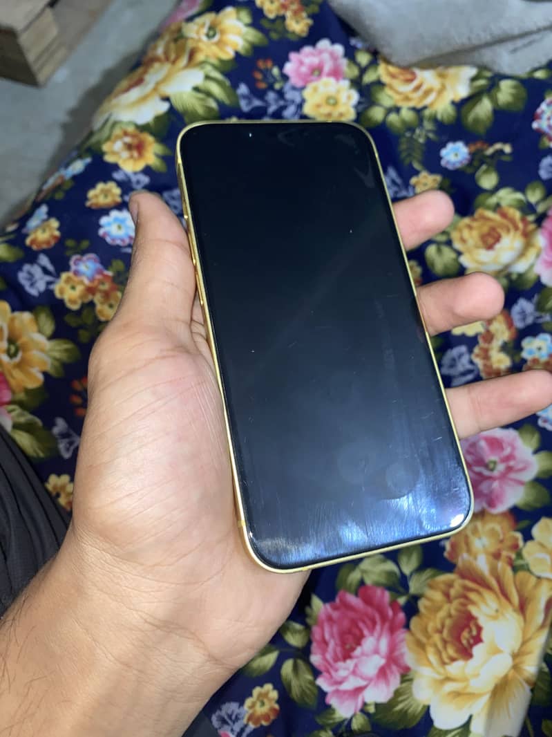 Apple iPhone 14 3