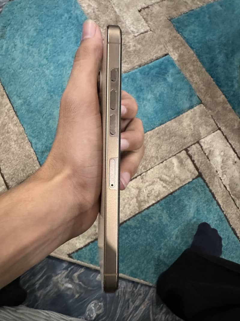 Apple iPhone 16 Pro Max 0