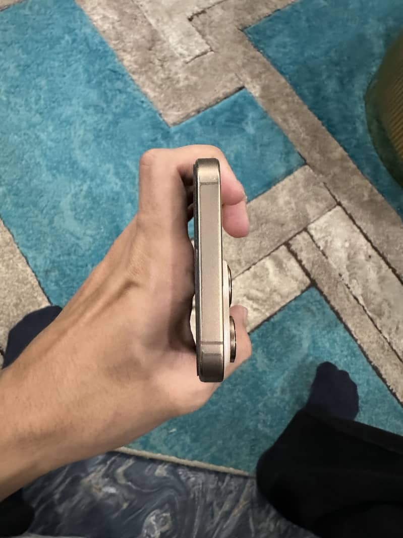 Apple iPhone 16 Pro Max 3