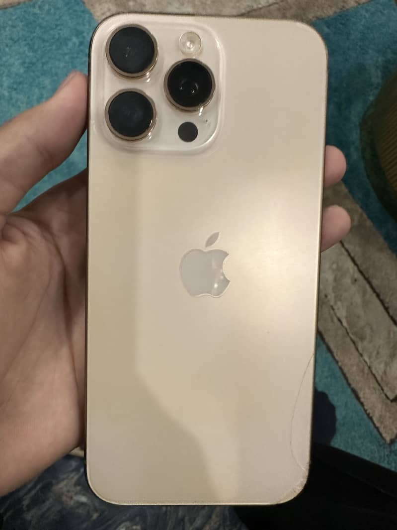 Apple iPhone 16 Pro Max 4