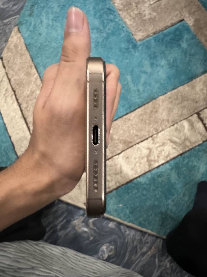 Apple iPhone 16 Pro Max 5